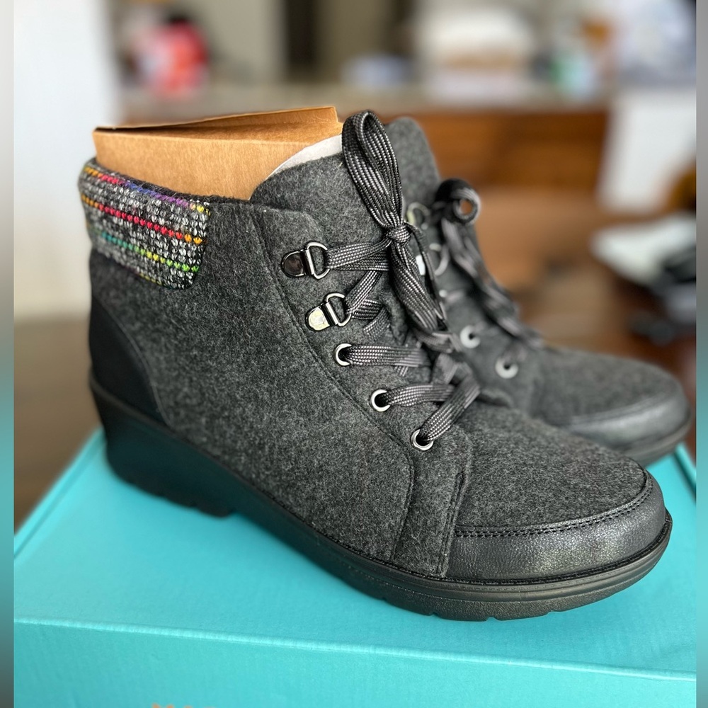BZEES Brooklyn Black Rainbow Women's Booties Sz 9.5
